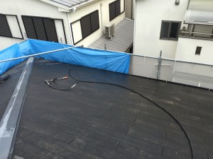 屋根塗装　高圧水洗浄　養生