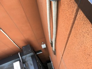 外壁　雨漏り　設備配管　エアコン