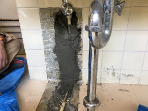 漏水補修　給湯管