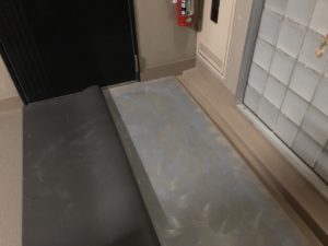 東大阪市　雨漏面外壁塗装　廊下階段長尺シート　玄関ドア交換　ダイタク
