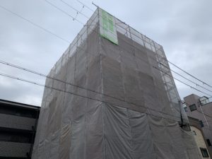 大阪市　雨漏れに伴う外壁改修工事　仮設足場設置
