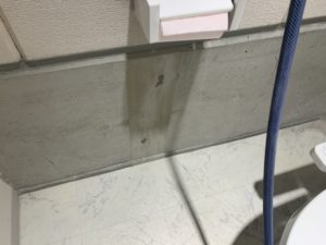 大阪市　隣との隙間が狭いビルでの雨漏れ補修　ダイタク