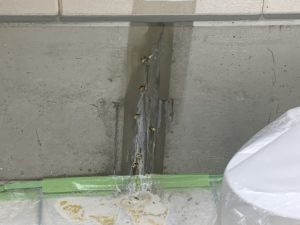 大阪市　隣との隙間が狭いビルでの雨漏れ補修　ダイタク