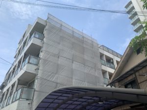 大阪市　外壁雨漏りに伴う外壁一面塗装　仮設足場設置　ダイタク