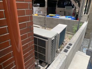 大阪市　外壁塗装工事・防水工事に伴う外構工事　エアコン室外機移動