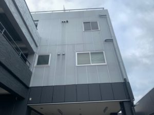 東大阪市　高所作業車による雨漏改善シーリング工事　ダイタク