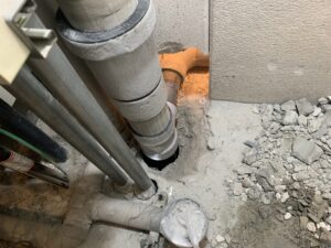 東大阪市　マンション　排水管　漏水補修工事