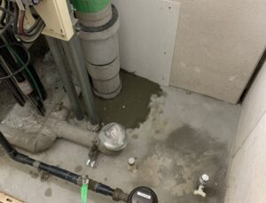 東大阪市　マンション　排水管　漏水補修工事