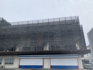 東大阪市　某倉庫　外壁塗装工事　仮設足場設置　ダイタク