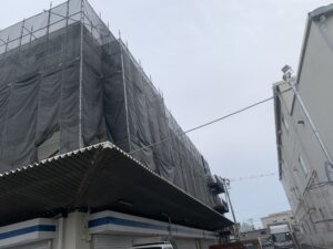 東大阪市　某倉庫　外壁塗装工事　仮設足場設置　ダイタク
