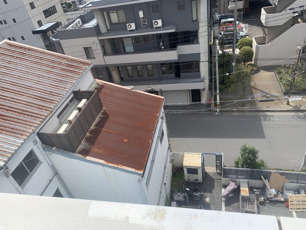 大阪市　屋根ケラバ金物破損修理　高所作業車　ダイタク