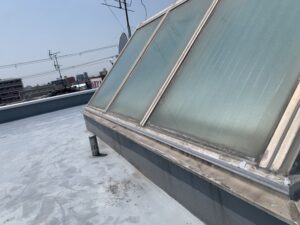 東大阪市　トップライト雨漏れ補修　ダイタク