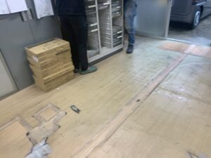 大阪市　屋根塗装・壁波板施工のテナント内装　ダイタク