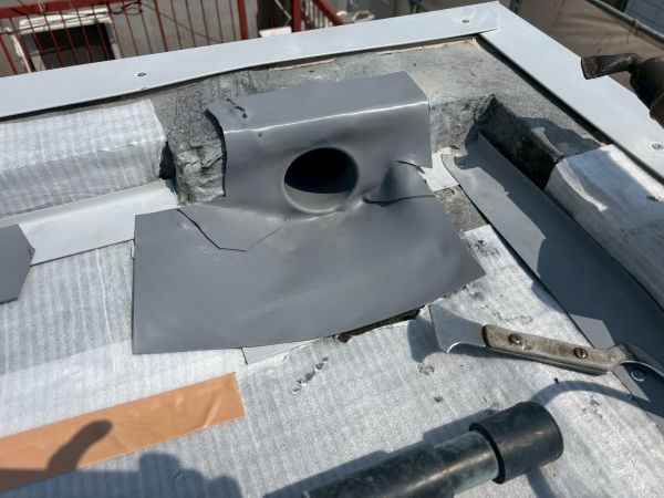 大阪市　雨漏り　屋上　塔屋　塩ビシート防水　DAITAKU