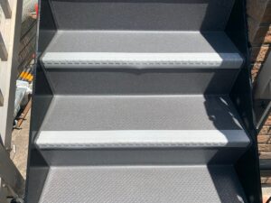 東大阪市　外部階段　社屋　長尺シート工事　DAITAKU　ダイタク