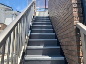 東大阪市　外部階段　社屋　長尺シート工事　DAITAKU　ダイタク